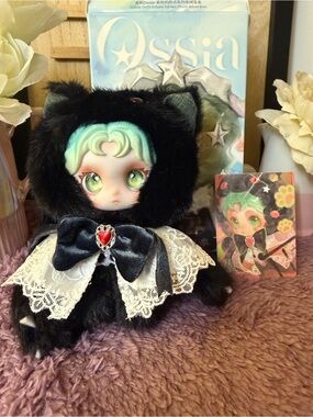 OSSIA PLUSH - SOFT EDGES SERIES- Silent Ink